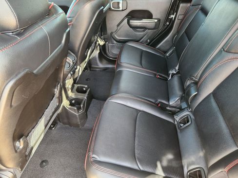 Used 2024 Jeep Gladiator Rubicon AWD/4WD image 40