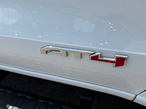 Used 2024 GMC Canyon AT4 AWD/4WD image 8