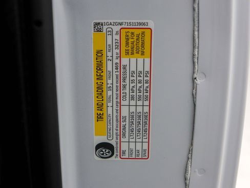 Used 2025 Chevrolet Express 3500 LS image 30