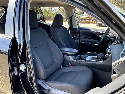 Certified 2021 Toyota RAV4 LE image 8