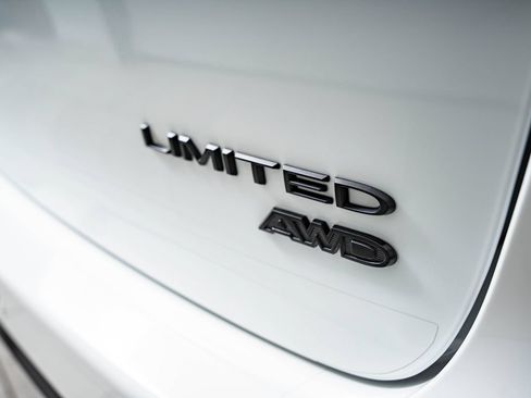 Used 2022 Chrysler Pacifica Limited w/ Uconnect Theater Family Group AWD/4WD image 20