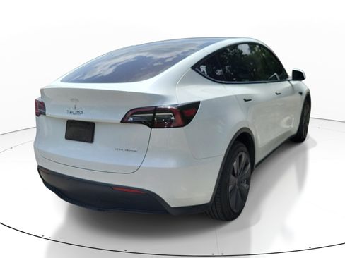 Used 2023 Tesla Model Y Long Range AWD/4WD image 6