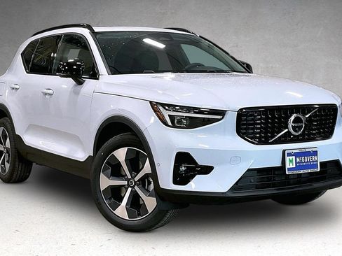 New 2026 Volvo XC40 B5 Plus w/ Protection Package Premier AWD/4WD image 2