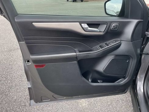 Used 2021 Ford Escape SEL w/ Technology Package AWD/4WD image 16