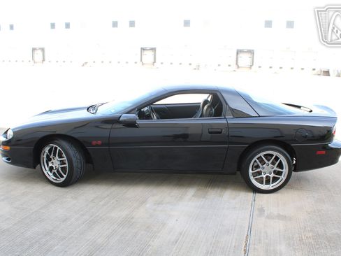 Used 2002 Chevrolet Camaro Z28 w/ SS Performance/Appearance Pkg RWD image 2