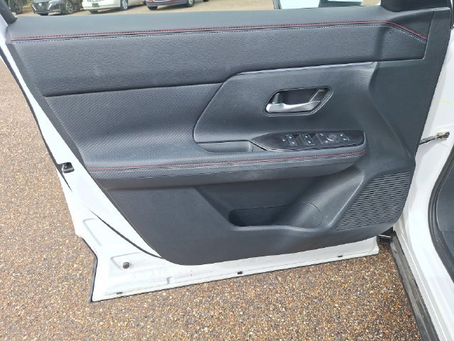 Certified 2025 Nissan Kicks SR AWD/4WD image 11