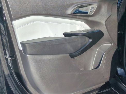 Certified 2025 Chevrolet Trax LT image 22