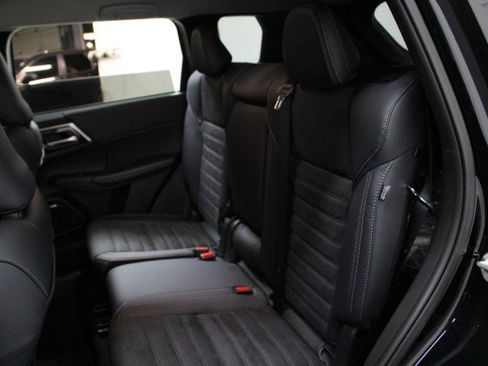 New 2025 Mitsubishi Outlander SE image 25