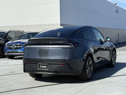 Used 2026 Tesla Model Y Long Range image 12