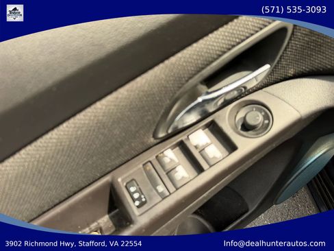 Used 2016 Chevrolet Cruze LT w/ Technology Package FWD image 16