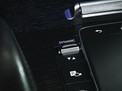 Used 2025 Mercedes-Benz GLS 450 4MATIC image 39