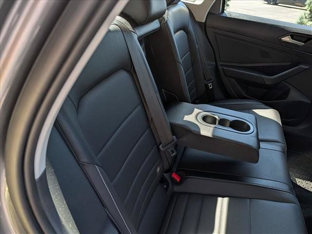 Certified 2023 Volkswagen Jetta SE w/ Panoramic Sunroof Package FWD image 15