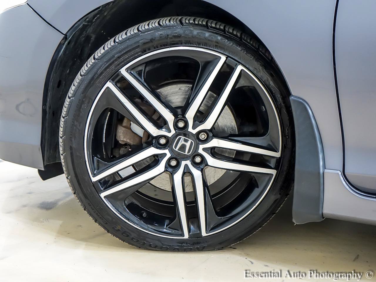Used 2017 Honda Accord Touring image 12