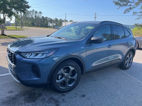 Used 2025 Ford Escape ST-Line w/ Tech Pack #1 FWD image 1