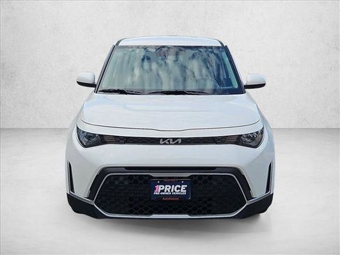 Used 2025 Kia Soul LX FWD image 2