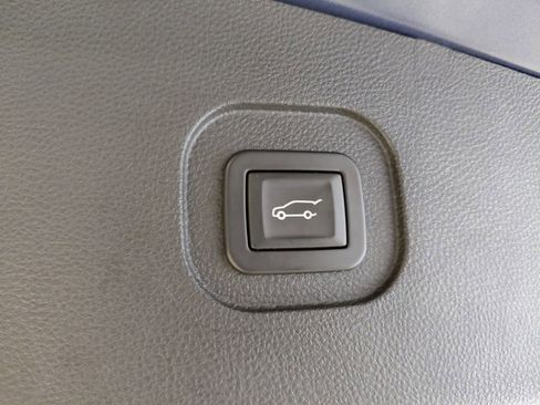 Used 2017 Chevrolet Equinox LT w/ Convenience Package image 38