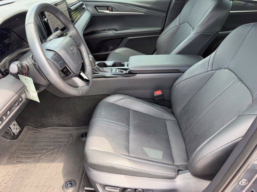 Used 2025 Toyota Camry XSE FWD image 10