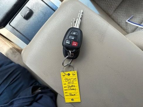 Used 2012 Toyota Camry LE FWD image 16