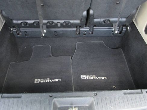 Used 2017 Dodge Grand Caravan SXT FWD image 18