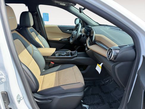 Used 2025 Chevrolet Equinox ACTIV w/ Safety and Technology Package image 19