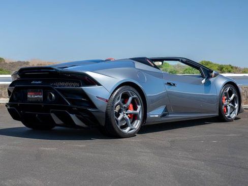 Used 2020 Lamborghini Huracan EVO RWD image 17