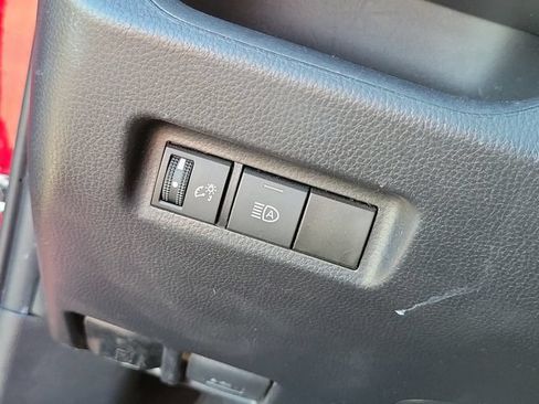 Used 2024 Toyota RAV4 LE AWD/4WD image 7