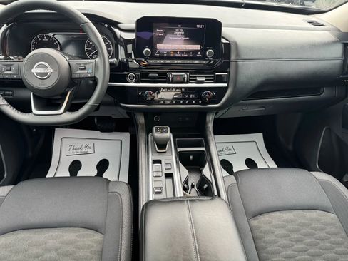 Used 2024 Nissan Pathfinder SV w/ SV Premium Package image 8