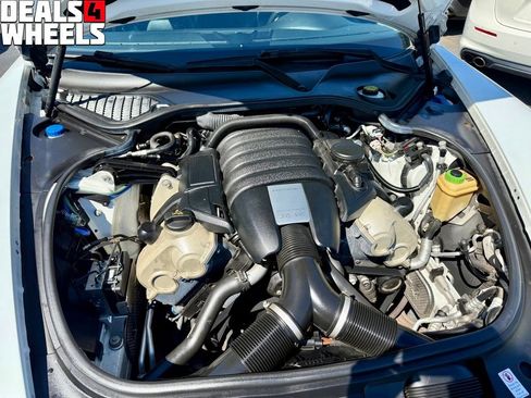 Used 2016 Porsche Panamera RWD image 5