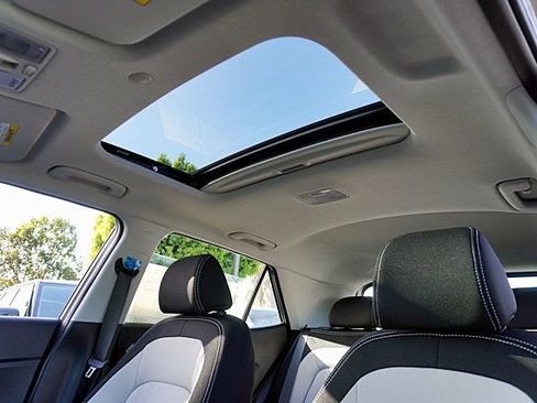 Certified 2026 Hyundai Venue SEL FWD image 16