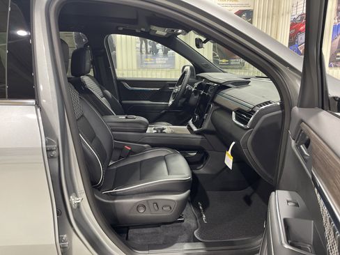 New 2026 GMC Acadia Denali w/ Super Cruise Package AWD/4WD image 18