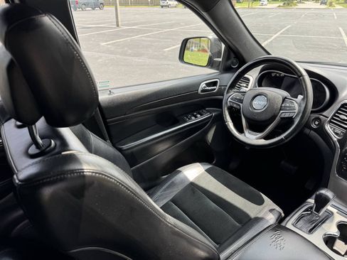 Used 2017 Jeep Grand Cherokee Altitude RWD image 17