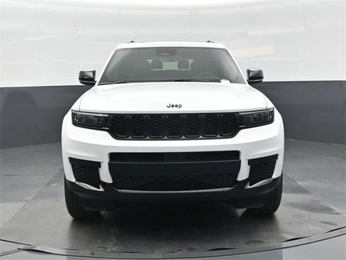 New 2025 Jeep Grand Cherokee L Altitude image 9