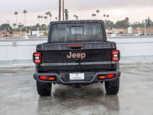 Used 2025 Jeep Gladiator Mojave AWD/4WD image 8