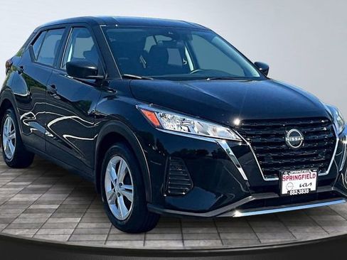 Used 2025 Nissan Kicks Play S image 3