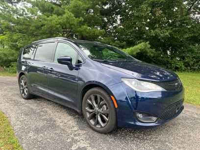Used 2020 Chrysler Pacifica Touring-L w/ Advanced Safetytec Group