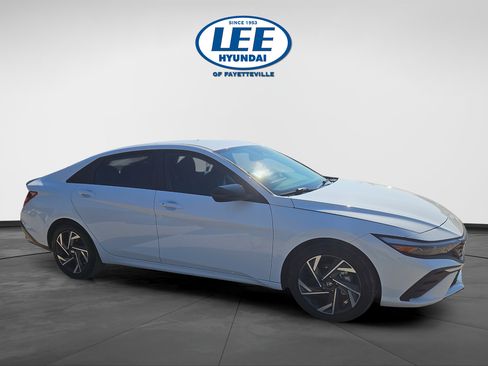 Certified 2025 Hyundai Elantra Sport FWD image 1