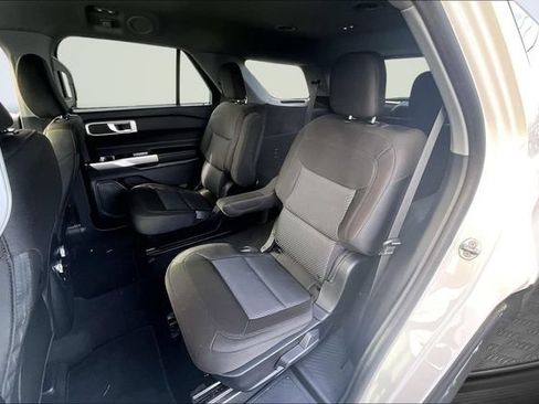 Used 2023 Ford Explorer XLT AWD/4WD image 21