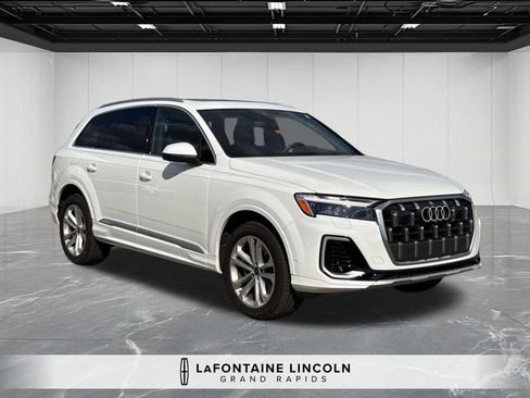 Used 2025 Audi Q7 3.0T Premium Plus AWD/4WD image 7