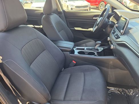Used 2024 Nissan Altima 2.5 SV FWD image 10
