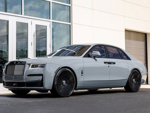 Used 2023 Rolls-Royce Ghost Black Badge w/ Black Badge Ghost Package AWD/4WD image 3