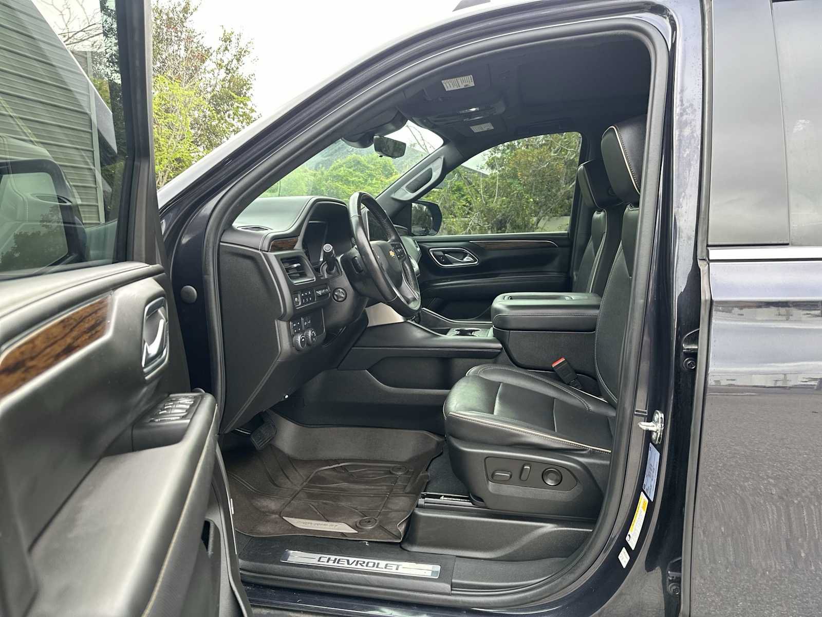 Certified 2023 Chevrolet Tahoe Premier AWD/4WD image 2