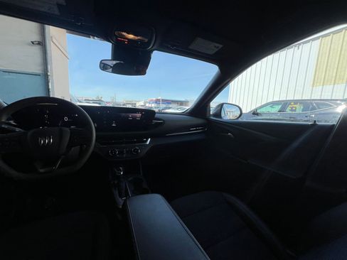 Used 2025 Buick Envista Preferred image 35