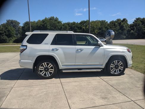 Used 2024 Toyota 4Runner Limited AWD/4WD image 2