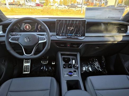 New 2026 Volkswagen Tiguan SE R-Line FWD image 12