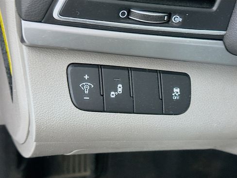 Used 2018 Hyundai Elantra SEL FWD image 16