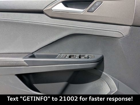 Used 2025 Volkswagen Taos SE FWD image 28