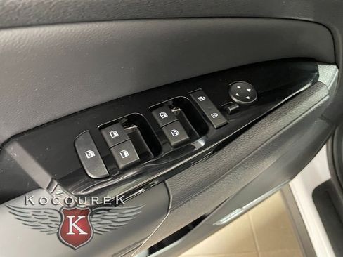 Used 2025 Kia Sportage SX image 19