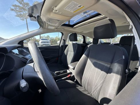 Used 2017 Ford Focus SEL image 27