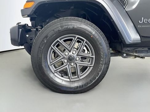 Used 2025 Jeep Gladiator Sport AWD/4WD image 32