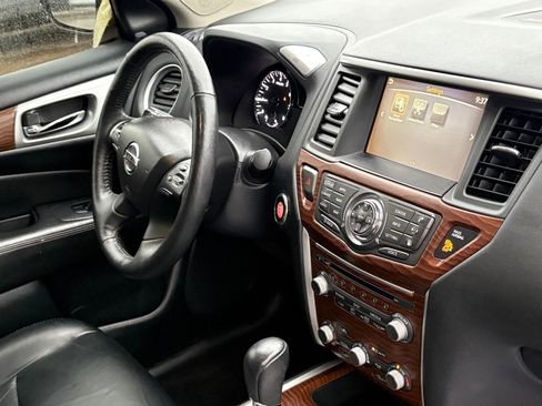 Used 2019 Nissan Pathfinder Platinum image 45